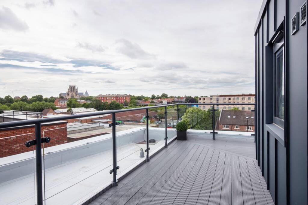 2 Bedroom Penthouse - Large Balcony - Minster View York Exteriér fotografie